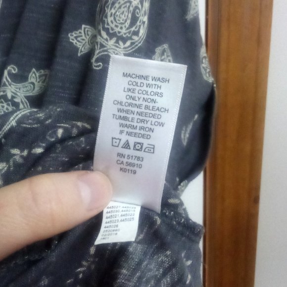 Maurices Paisley Print Gray 24/7 Womens Top, Medium - Picture 5 of 5
